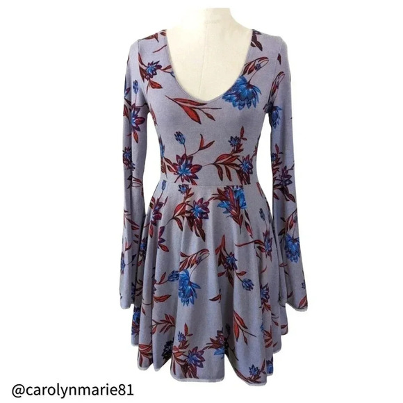 KIMCHI BLUE Flare Sleeve Fit & Flare Dress Size S Floral V-Neck Stretch - Picture 2 of 8